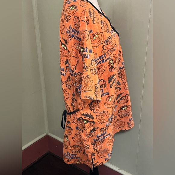 The Wonderful World of Disney Halloween Orange CheshireCat Scrub Top Pockets XL - Picture 6 of 11